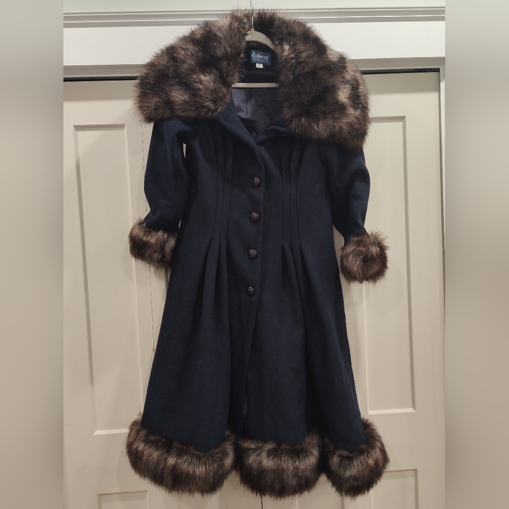 Collectif London Pearl Coat - Picture 2 of 6